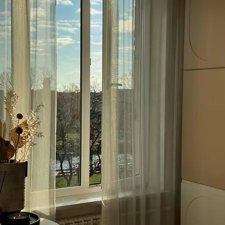 Apartman Danes23 - Candy Studio, Self Check-in, Free Parking, Park And River View, Oldtown, A/c