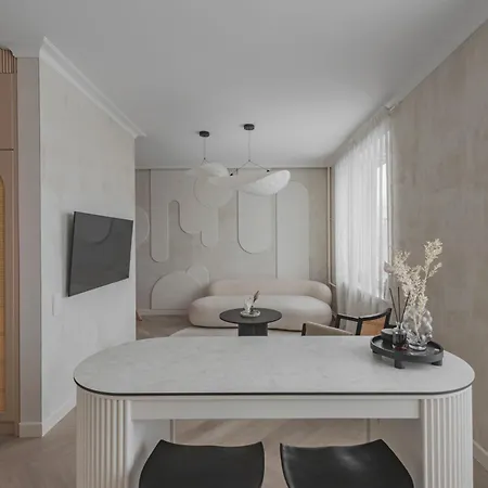 Danes23 - Candy Studio, Self Check-in, Free Parking, Park And River View, Oldtown, A/c *