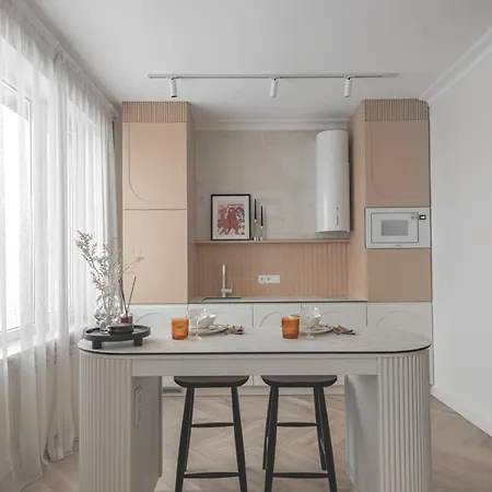 Danes23 - Candy Studio, Self Check-in, Free Parking, Park And River View, Oldtown, A/c Apartman