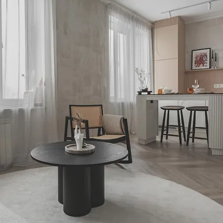 Danes23 - Candy Studio, Self Check-in, Free Parking, Park And River View, Oldtown, A/c