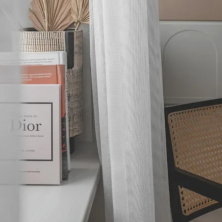 Danes23 - Candy Studio, Self Check-in, Free Parking, Park And River View, Oldtown, A/c