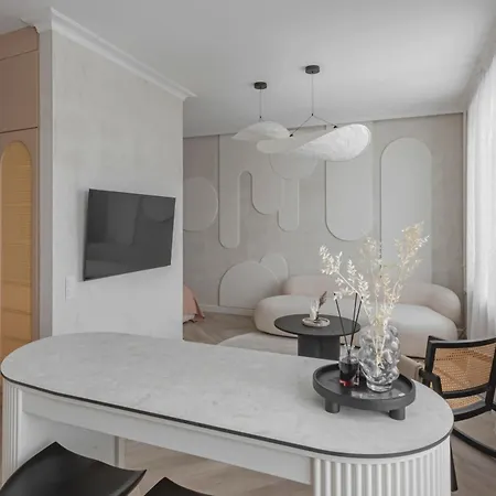 Danes23 - Candy Studio, Self Check-in, Free Parking, Park And River View, Oldtown, A/c Klaipėda