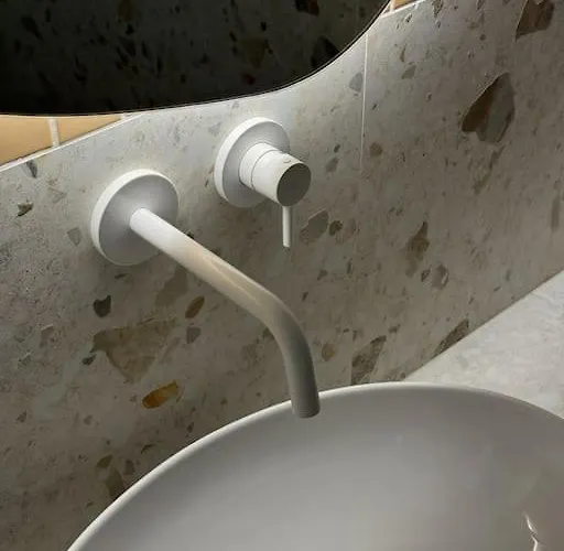 Danes23 - Candy Studio, Self Check-in, Free Parking, Park And River View, Oldtown, A/c