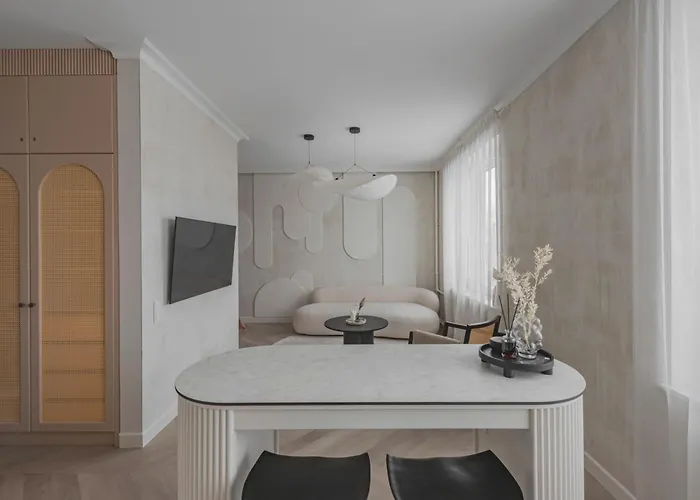 Danes23 - Candy Studio, Self Check-in, Free Parking, Park And River View, Oldtown, A/c *