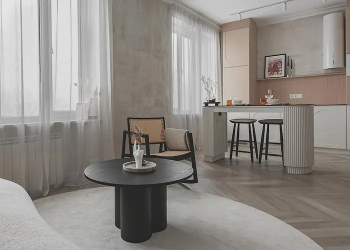 Danes23 - Candy Studio, Self Check-in, Free Parking, Park And River View, Oldtown, A/c