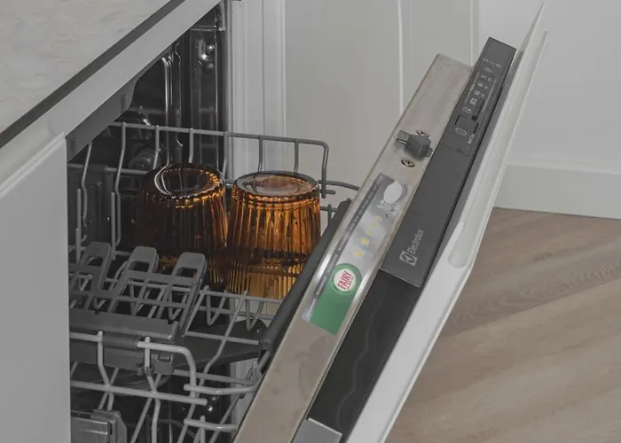 Danes23 - Candy Studio, Self Check-in, Free Parking, Park And River View, Oldtown, A/c