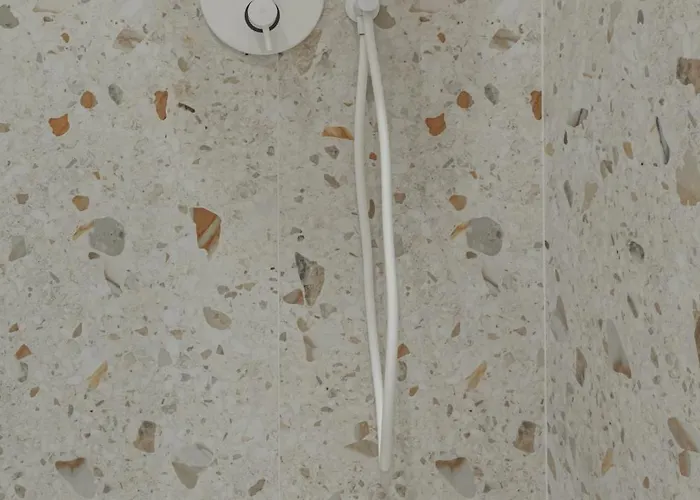 Danes23 - Candy Studio, Self Check-in, Free Parking, Park And River View, Oldtown, A/c *